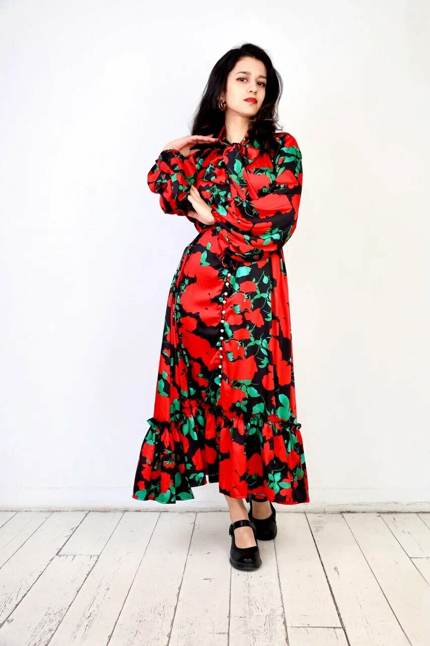 Красное платье с бантом