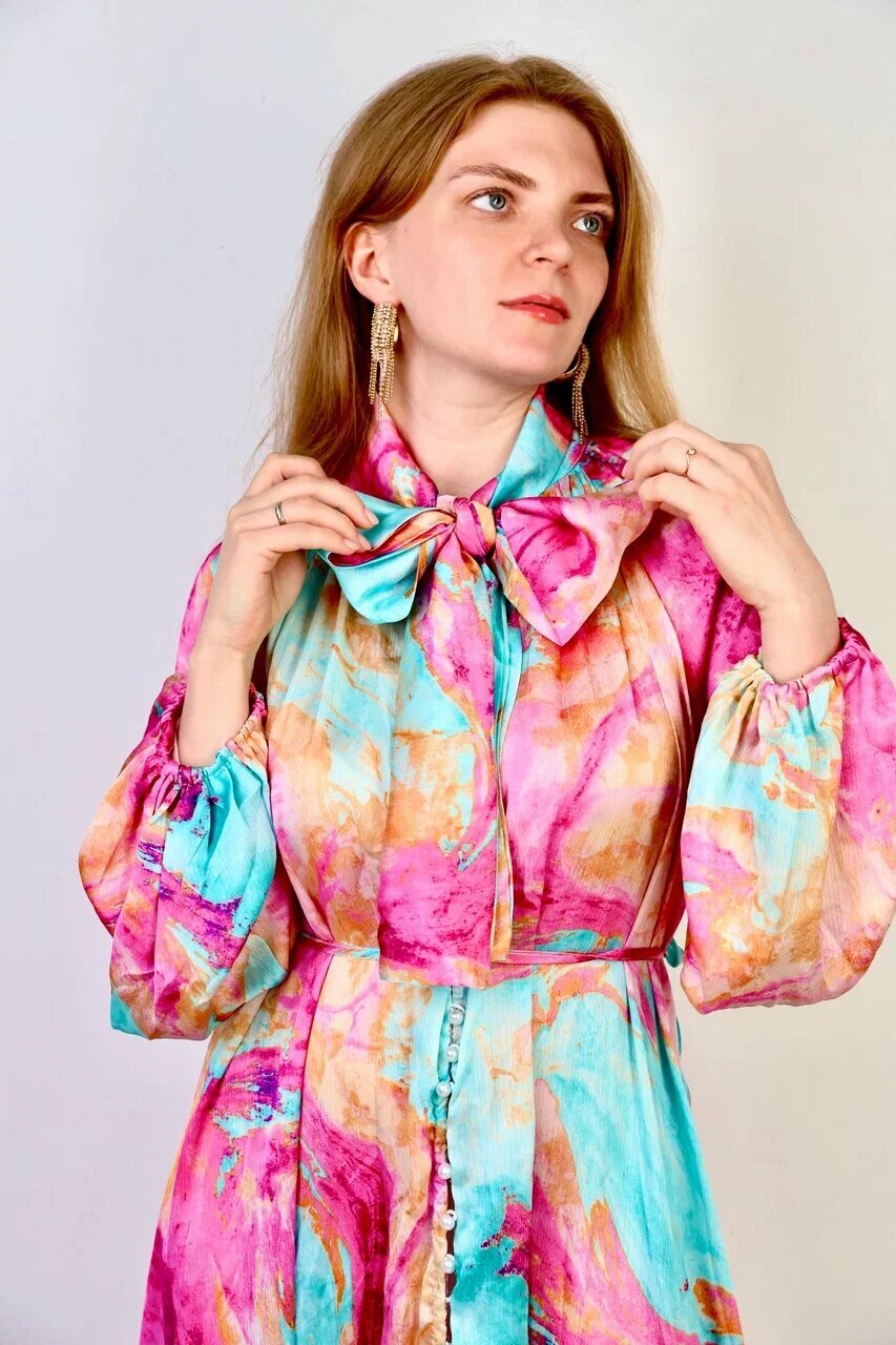 Розовое платье с бантом